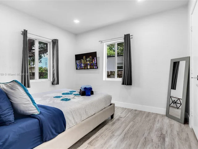 231 NW 44th St # 231, Miami FL 33127