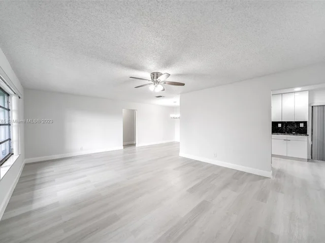 5801 NW 70th Ave, Tamarac FL 33321