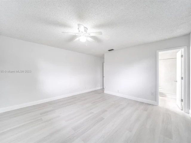 5801 NW 70th Ave, Tamarac FL 33321