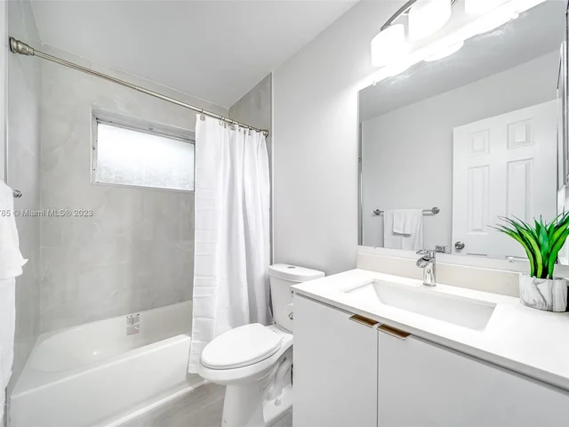 5801 NW 70th Ave, Tamarac FL 33321