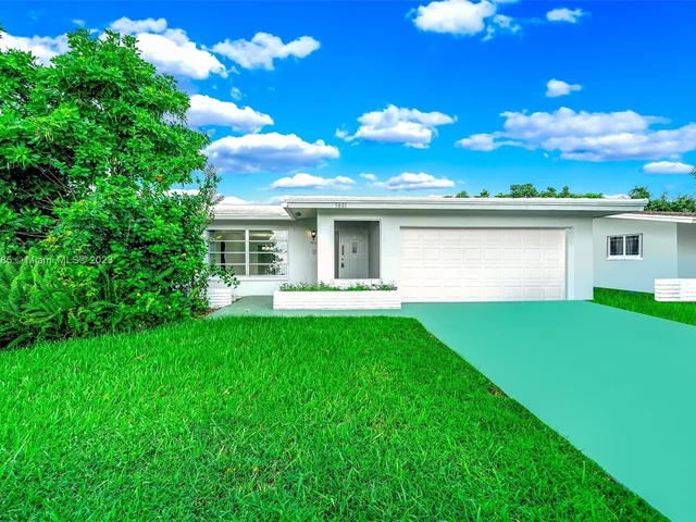 5801 NW 70th Ave, Tamarac FL 33321