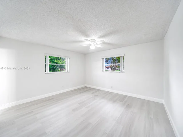 5801 NW 70th Ave, Tamarac FL 33321