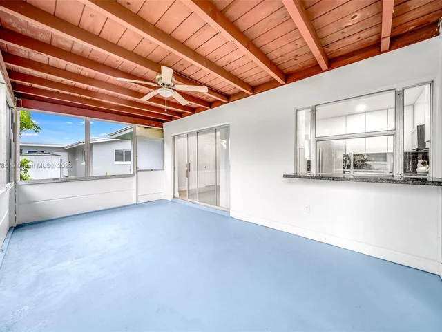 5801 NW 70th Ave, Tamarac FL 33321