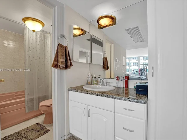 3140 S Ocean Dr # 1102, Hallandale Beach FL 33009