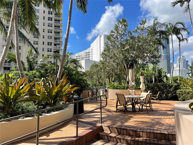 520 Brickell Key Dr # A1003, Miami FL 33131