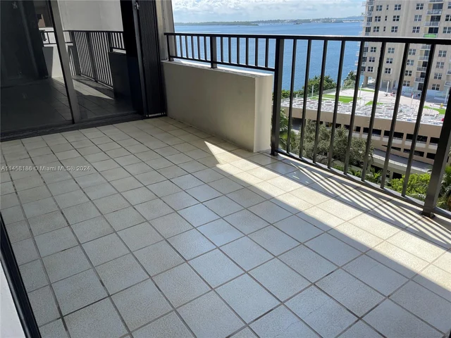 520 Brickell Key Dr # A1003, Miami FL 33131