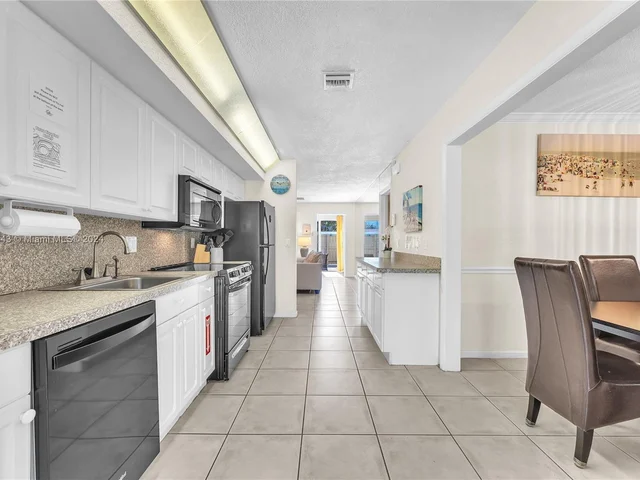 2109 NW 2nd Ave, Wilton Manors FL 33311