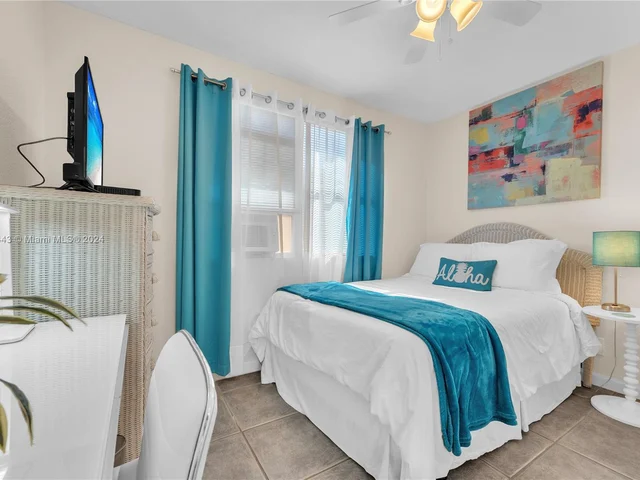 2109 NW 2nd Ave, Wilton Manors FL 33311