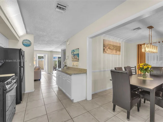 2109 NW 2nd Ave, Wilton Manors FL 33311