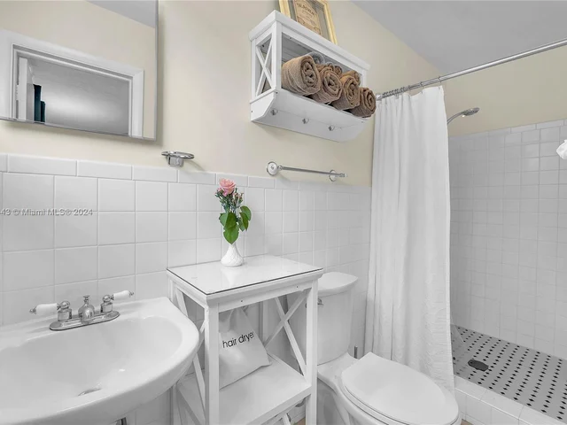 2109 NW 2nd Ave, Wilton Manors FL 33311