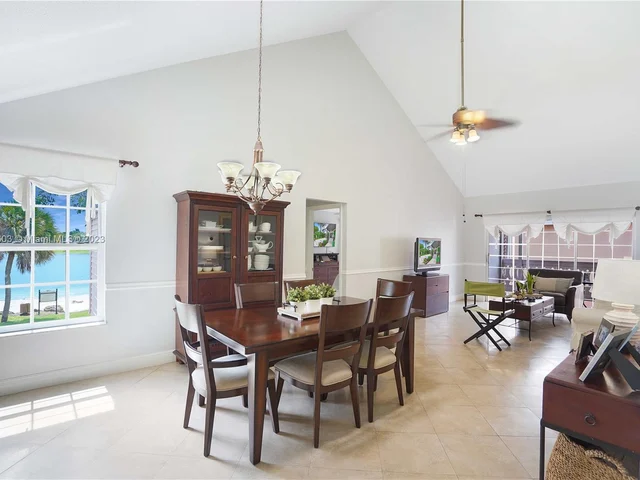 10521 Mahogany Key Cir # 207, Miami FL 33196