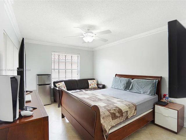 10521 Mahogany Key Cir # 207, Miami FL 33196