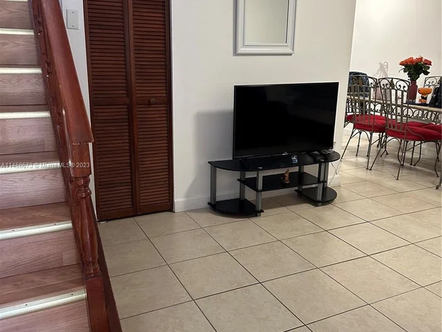 5251 SW 7th St, Miami FL 33134