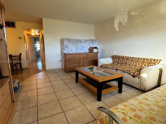 115 NE 202nd Ter # M24, Miami Gardens FL 33179