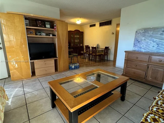 115 NE 202nd Ter # M24, Miami Gardens FL 33179