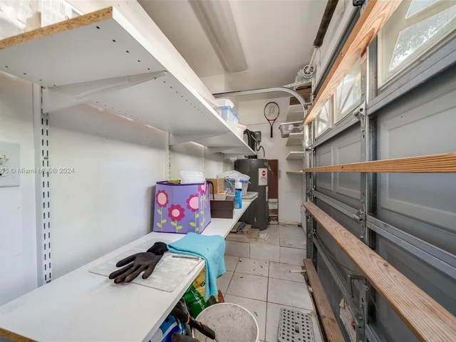 340 NE 211th St, Miami FL 33179