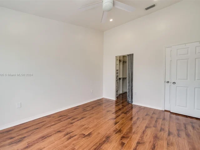 340 NE 211th St, Miami FL 33179