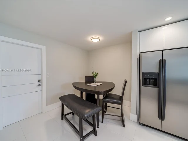 340 NE 211th St, Miami FL 33179