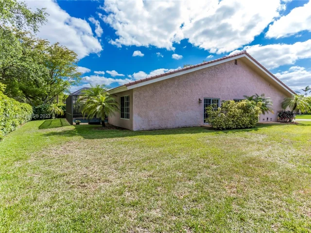 695 NW 107th Ln, Coral Springs FL 33071