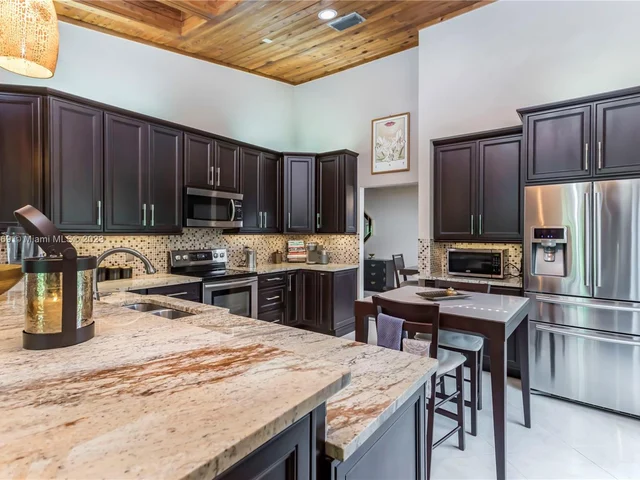 695 NW 107th Ln, Coral Springs FL 33071