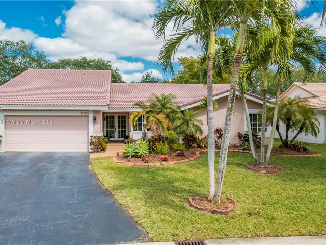 695 NW 107th Ln, Coral Springs FL 33071