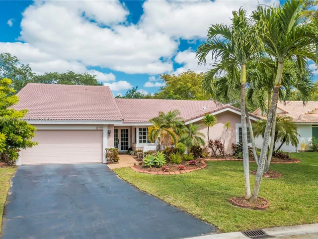 695 NW 107th Ln, Coral Springs FL 33071