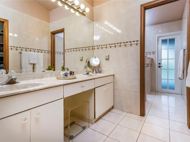 695 NW 107th Ln, Coral Springs FL 33071