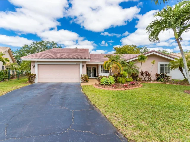 695 NW 107th Ln, Coral Springs FL 33071