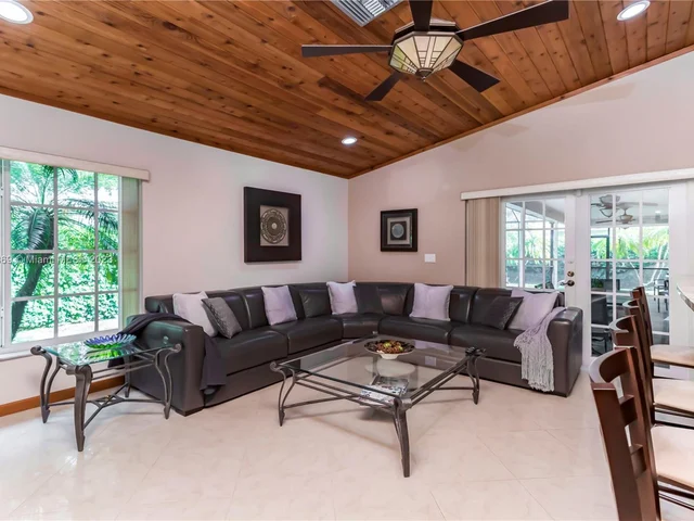 695 NW 107th Ln, Coral Springs FL 33071