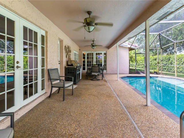 695 NW 107th Ln, Coral Springs FL 33071