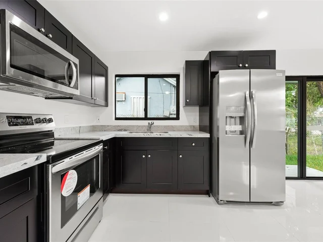 1716 NW 76th Ter # 1716, Miami FL 33147