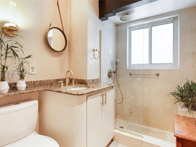 5314 Alton Rd, Miami Beach FL 33140