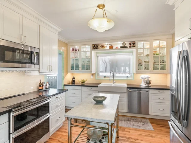 5314 Alton Rd, Miami Beach FL 33140