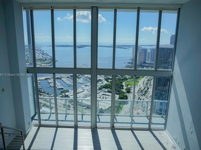 888 Biscayne Blvd # 5704, Miami FL 33132