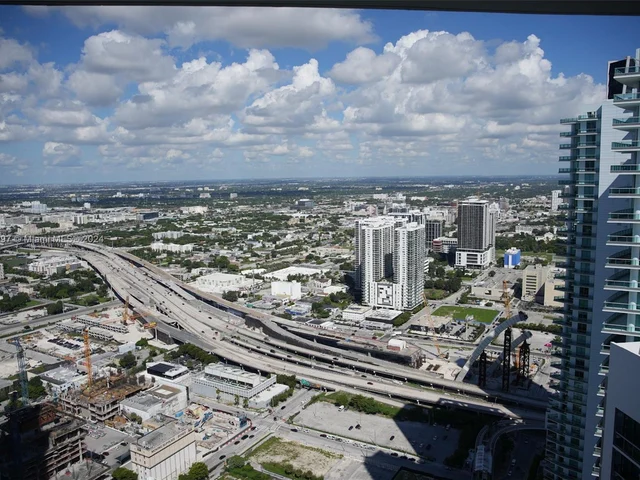 888 Biscayne Blvd # 5704, Miami FL 33132