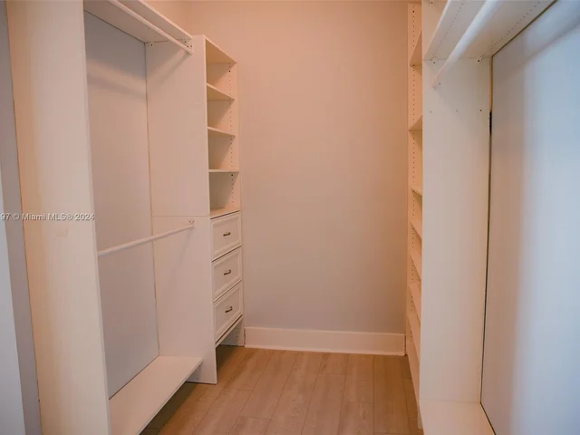 888 Biscayne Blvd # 5704, Miami FL 33132