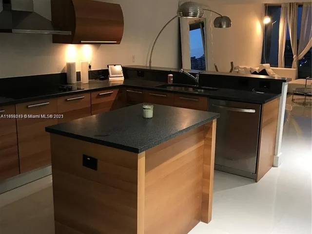 2950 NE 188th St # 506, Aventura FL 33180