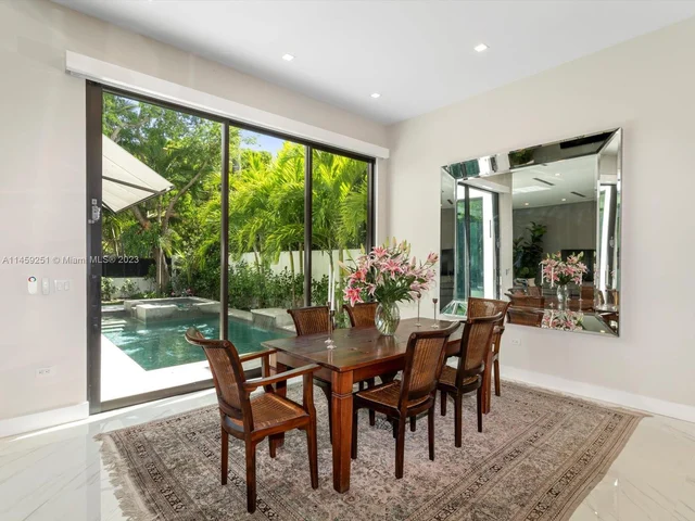 3180 Washington St, Miami FL 33133