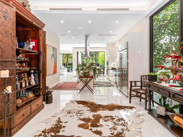 3180 Washington St, Miami FL 33133