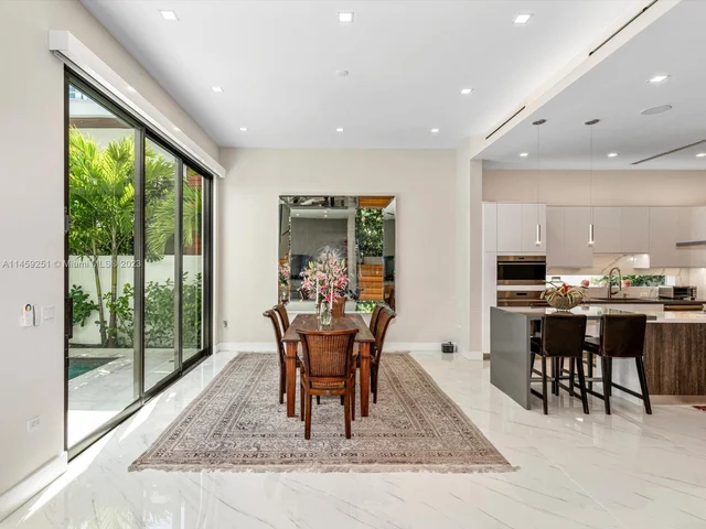 3180 Washington St, Miami FL 33133