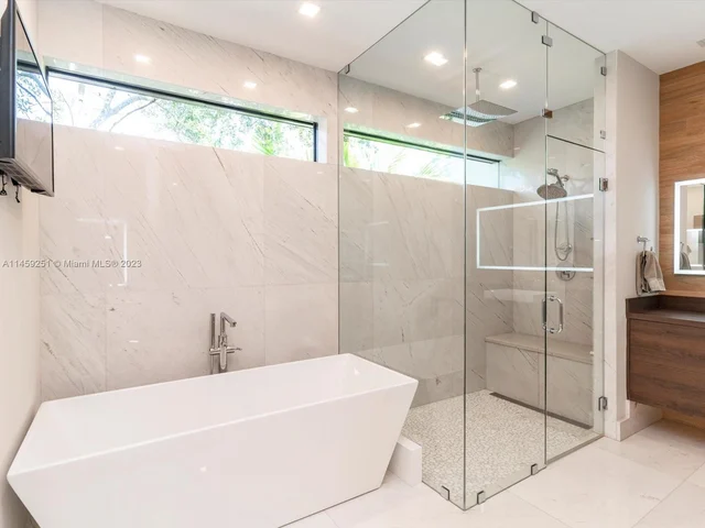 3180 Washington St, Miami FL 33133