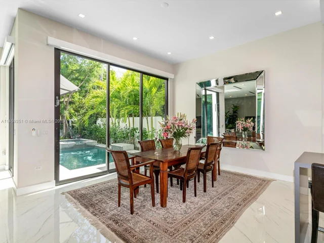 3180 Washington St, Miami FL 33133