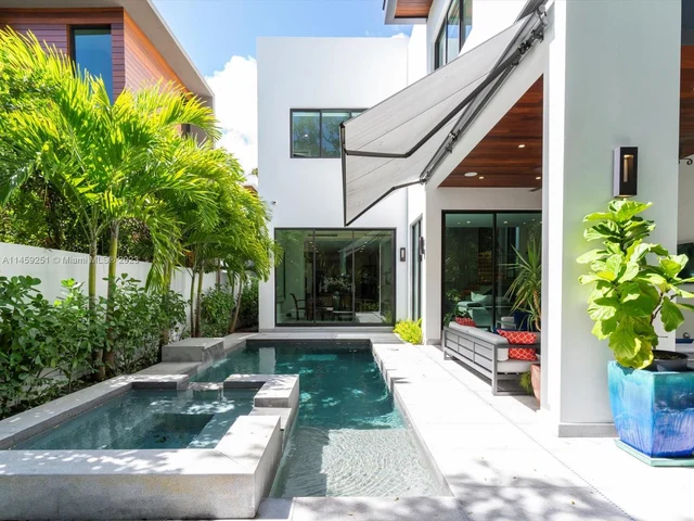 3180 Washington St, Miami FL 33133