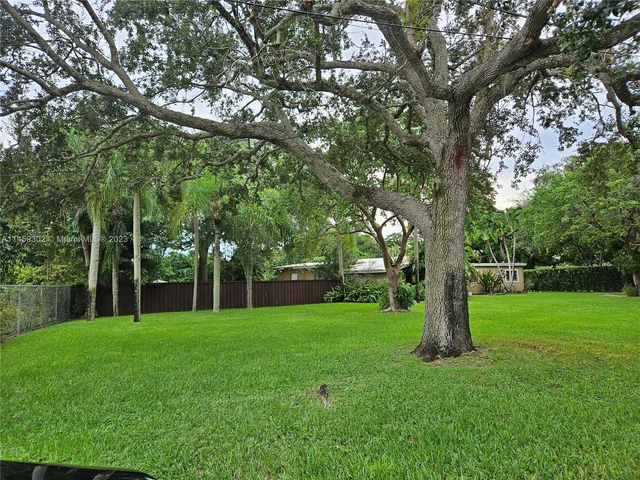 8730 SW 114th St, Miami FL 33176