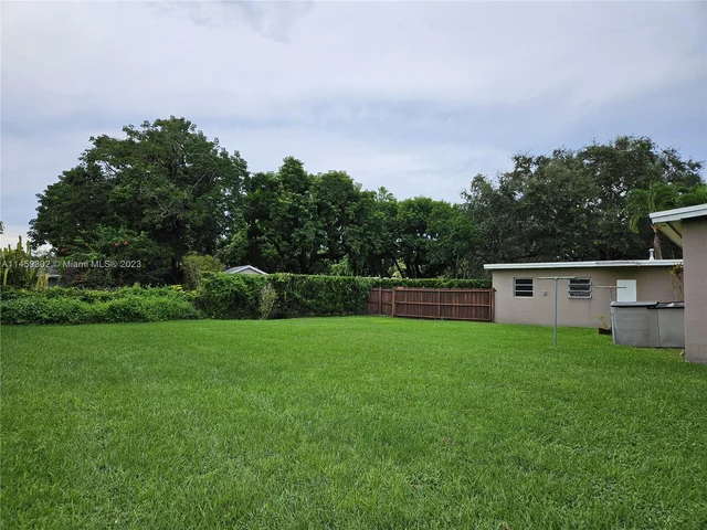 8730 SW 114th St, Miami FL 33176