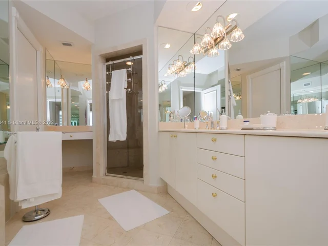 799 Crandon Blvd # 1005, Key Biscayne FL 33149