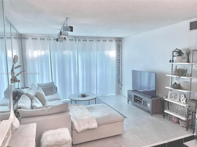 1950 S Ocean Dr # 5D, Hallandale Beach FL 33009