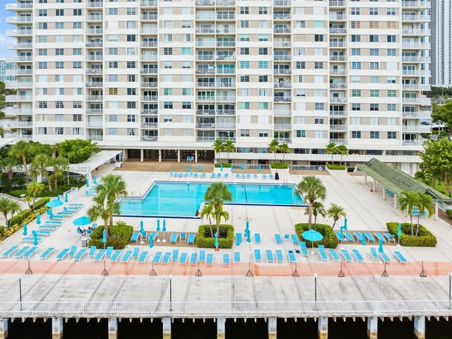 500 Bayview Dr # 728, Sunny Isles Beach FL 33160