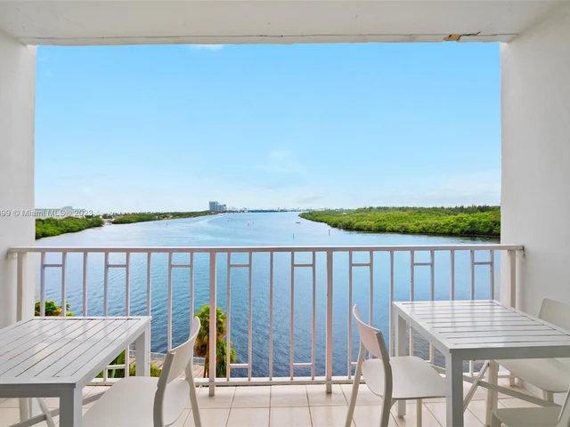 500 Bayview Dr # 728, Sunny Isles Beach FL 33160