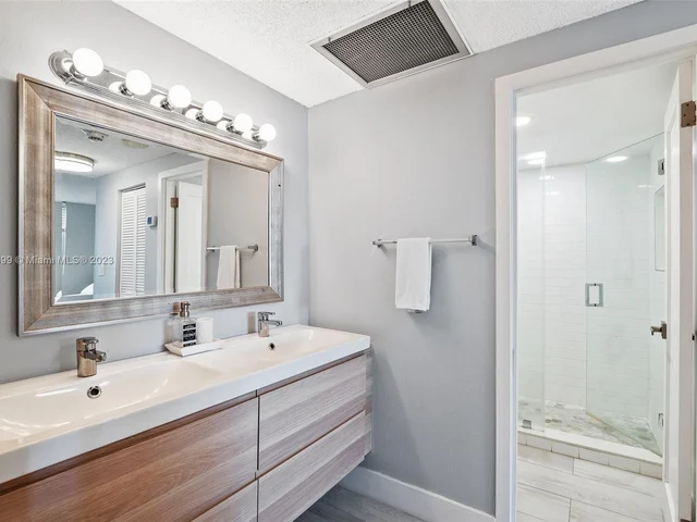 500 Bayview Dr # 728, Sunny Isles Beach FL 33160